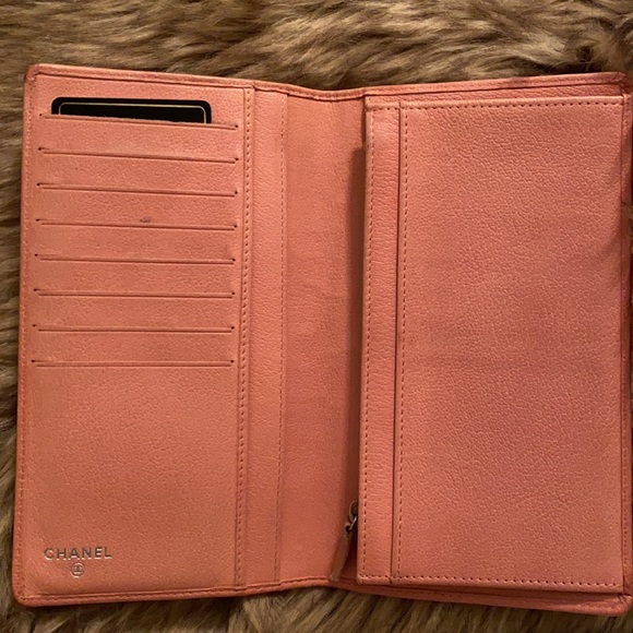 Chanel Wallet gently used - Picture 2 of 5